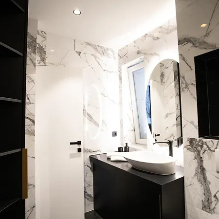 Prestigious Downtown Апартаменты *