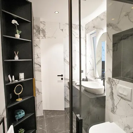 Prestigious Downtown Apartmán *