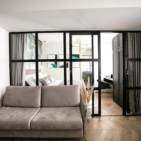 Апартаменти Prestigious Downtown